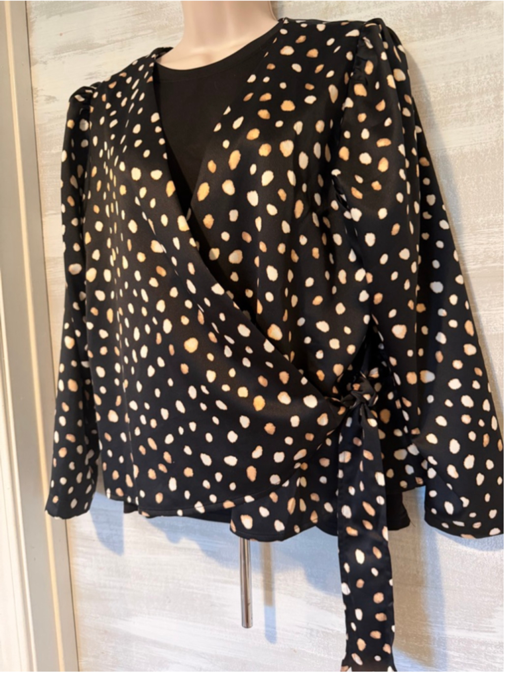 Silky animal print and Taylor blouse  - Picture 6 of 12